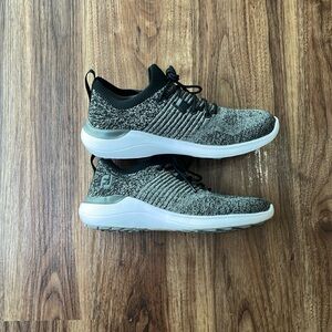 Women’s golf shoes